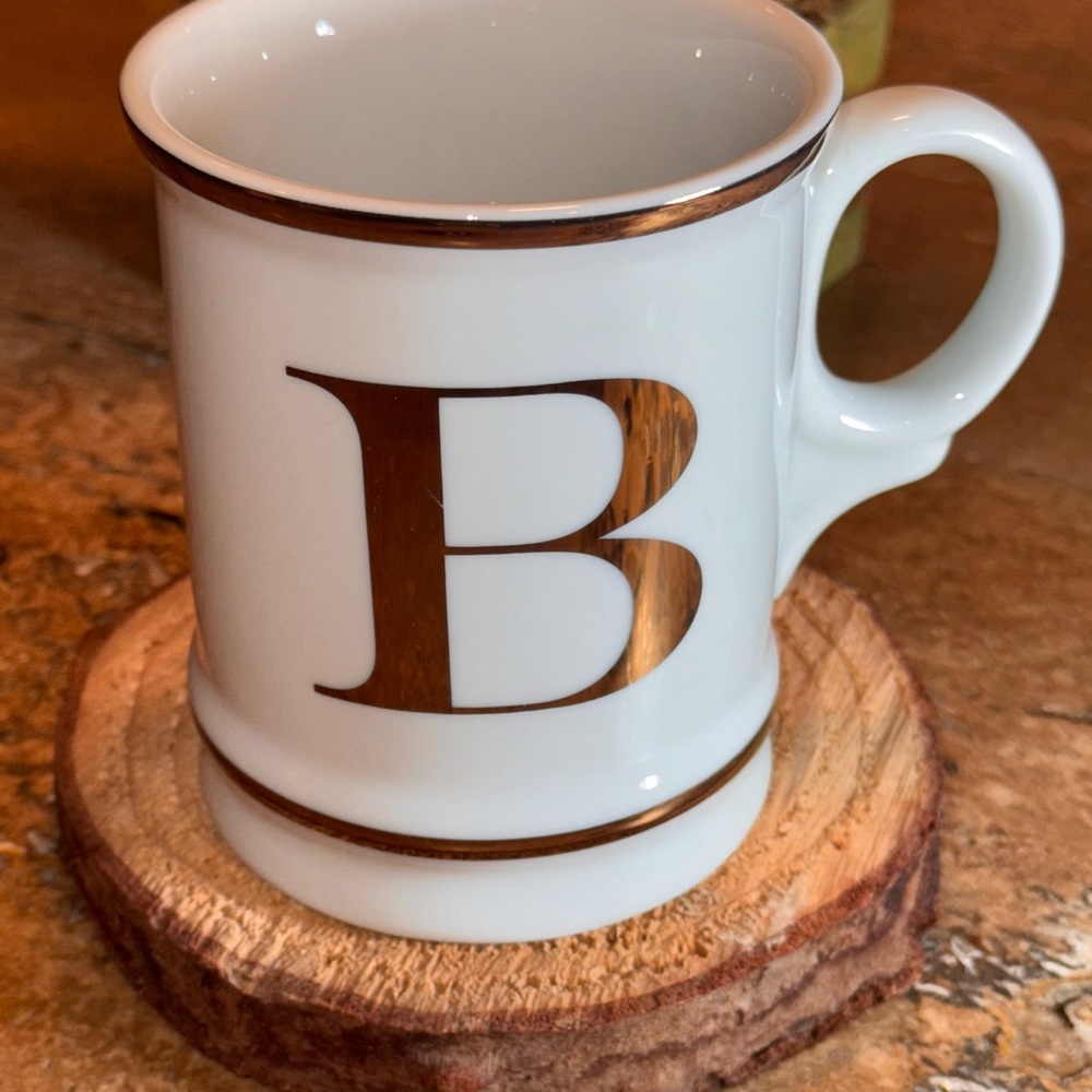 William Sonoma NWT White Monogram Mug Gold Letter B